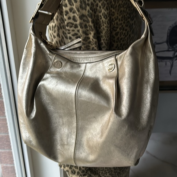 ROGER VIVIER GOLD LEATHER BAG - Picture 1 of 16